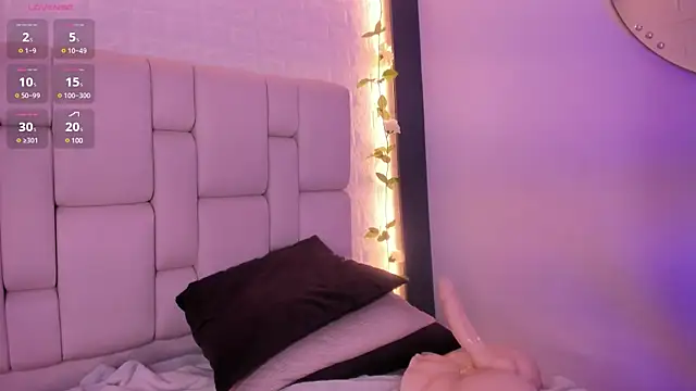 Snapshot of emma_woods_ chatting on December 19, 2024, 3:30 pm emma woods online show from December 19, 2024, 3:30 pm