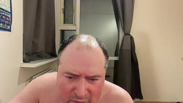 Snapshot of uffe72 chatting on April 23, 2026, 2:35 am uffe72 online show from April 23, 2026, 2:35 am