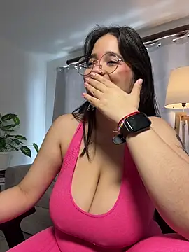 tati reyess online show from July 6, 2026, 3:03 pm
