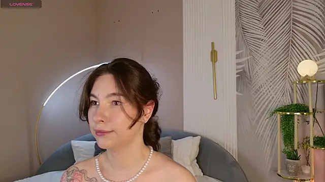 Marie Diaze online show from May 2, 2026, 5:01 am