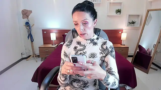 Kristen Garner online show from February 2, 2025, 12:19 am