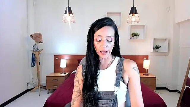 Kristen Garner online show from February 13, 2025, 8:45 pm