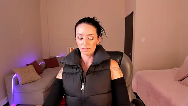 Kristen Garner online show from May 28, 2026, 8:17 pm