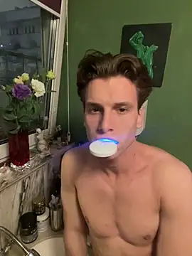 Snapshot of ETHAN_MOORE chatting on October 31, 2025, 3:35 pm ETHAN MOORE online show from October 31, 2025, 3:35 pm