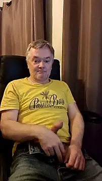 Snapshot of MichOxxford chatting on October 16, 2025, 12:17 pm MichOxxford online show from October 16, 2025, 12:17 pm