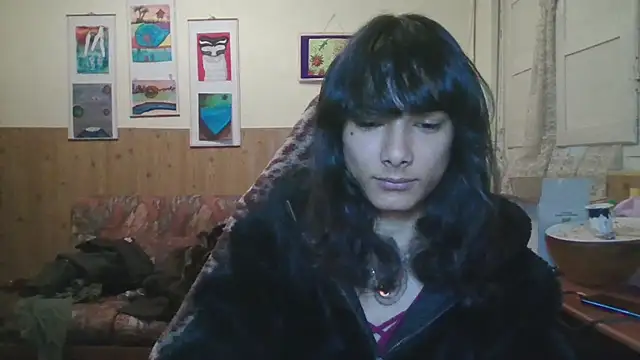 calliemaggotbone online show from November 30, 2025, 7:34 am