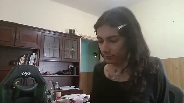 calliemaggotbone online show from April 23, 2026, 5:04 pm