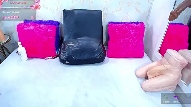 YHENDELYN STONE online show from January 7, 2026, 9:06 pm