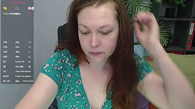 CutieGinger online show from November 9, 2025, 9:18 am