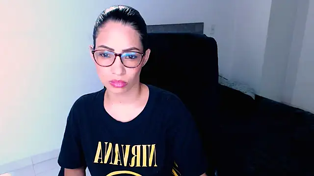 diana  34 online show from May 15, 2026, 12:17 am