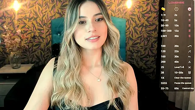 Snapshot of KiaraCarter chatting on February 24, 2025, 7:19 pm KiaraCarter online show from February 24, 2025, 7:19 pm