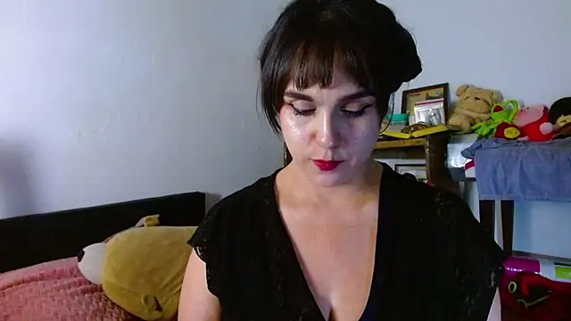Snapshot of collette_beaufoy_ chatting on June 12, 2026, 6:23 am collette beaufoy online show from June 12, 2026, 6:23 am