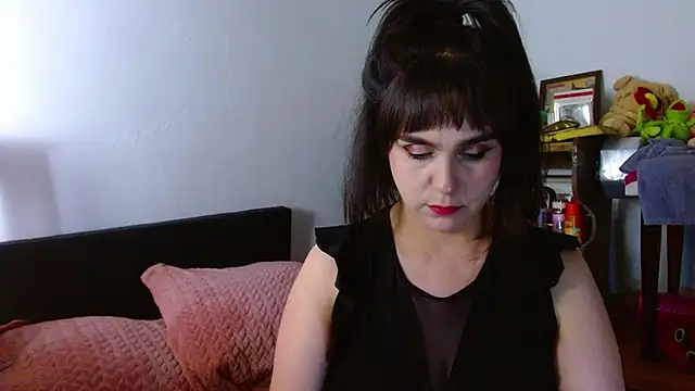 Snapshot of collette_beaufoy_ chatting on June 18, 2026, 12:53 pm collette beaufoy online show from June 18, 2026, 12:53 pm