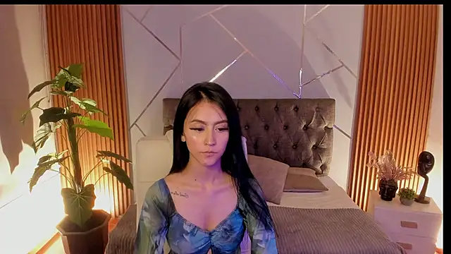 Coralinnee  online show from September 10, 2025, 3:39 am