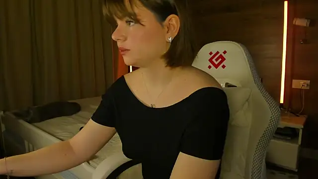 Elizabeth Hottie  online show from March 19, 2026, 12:25 am