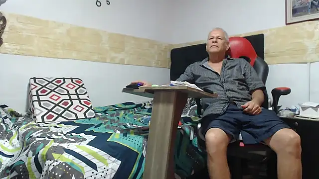 VALENTINO1983  online show from November 15, 2025, 10:04 pm