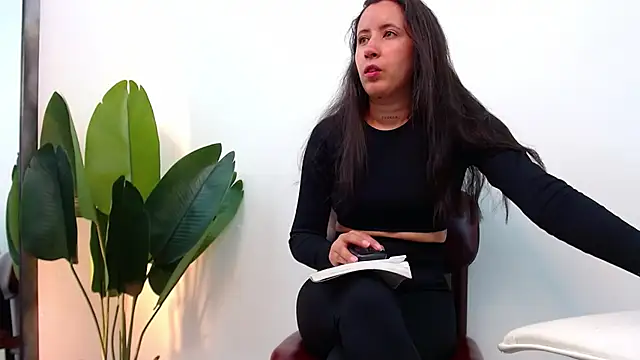Snapshot of marthina_thompsson chatting on January 2, 2025, 3:40 pm marthina thompsson online show from January 2, 2025, 3:40 pm