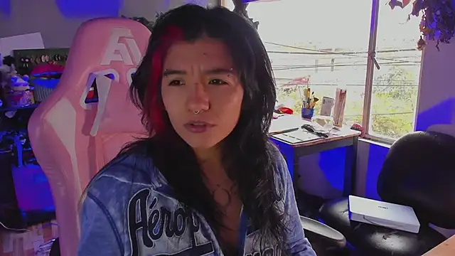 annie walker6 online show from December 5, 2025, 8:05 pm