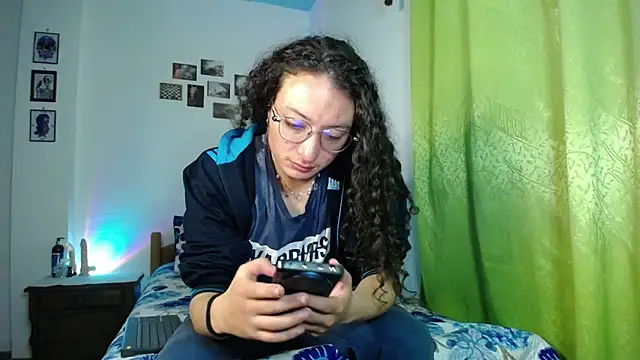 monkeywillwhite online show from November 4, 2025, 1:59 am