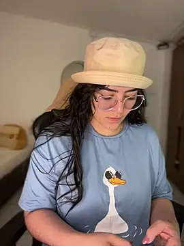 Lia flowers online show from February 2, 2026, 11:14 pm