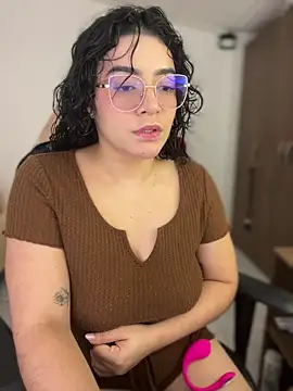 Lia flowers online show from March 2, 2026, 10:05 pm