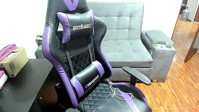 Snapshot of LuisaReyes_2911 chatting on January 26, 2025, 2:45 am LuisaReyes 2911 online show from January 26, 2025, 2:45 am