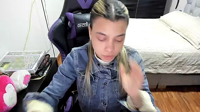 Snapshot of LuisaReyes_2911 chatting on September 27, 2025, 2:16 am LuisaReyes 2911 online show from September 27, 2025, 2:16 am