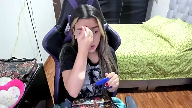 Snapshot of LuisaReyes_2911 chatting on October 25, 2025, 1:46 am LuisaReyes 2911 online show from October 25, 2025, 1:46 am