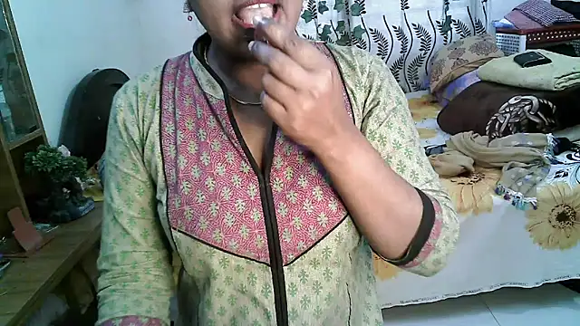 Snapshot of esita_1212 chatting on February 18, 2025, 10:49 am esita 1212 online show from February 18, 2025, 10:49 am