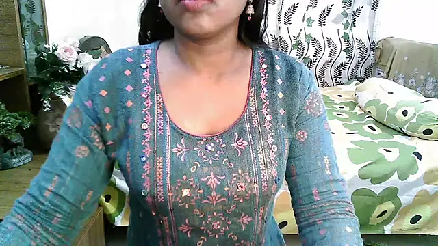Snapshot of esita_1212 chatting on February 25, 2025, 10:26 am esita 1212 online show from February 25, 2025, 10:26 am