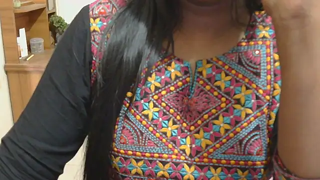 Snapshot of esita_1212 chatting on March 18, 2026, 4:15 am esita 1212 online show from March 18, 2026, 4:15 am