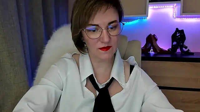 feliziaDesire online show from February 2, 2026, 1:54 pm