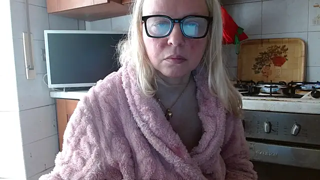 Snapshot of martachatte chatting on April 24, 2026, 6:49 am martachatte online show from April 24, 2026, 6:49 am