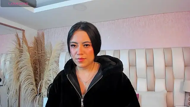 Rebeca jones online show from January 13, 2026, 12:21 pm