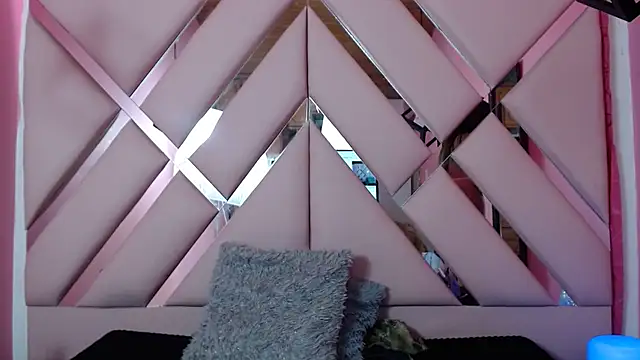 nathaly low1 online show from March 19, 2025, 1:07 pm