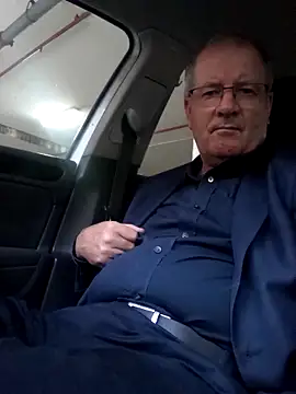 Snapshot of stiffandlubed@xh chatting on December 9, 2024, 7:28 am stiffandlubedxh online show from December 9, 2024, 7:28 am