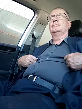 Snapshot of stiffandlubed@xh chatting on January 7, 2025, 7:31 am stiffandlubedxh online show from January 7, 2025, 7:31 am