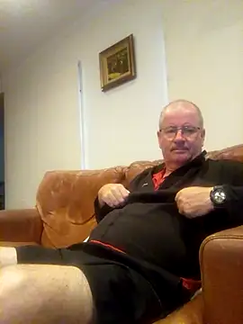 Snapshot of stiffandlubed@xh chatting on February 21, 2025, 8:51 am stiffandlubedxh online show from February 21, 2025, 8:51 am