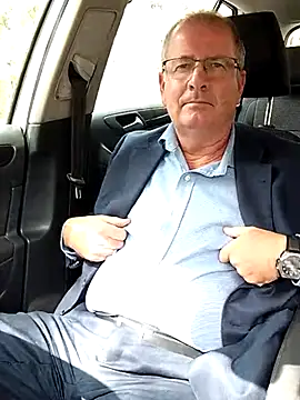 Snapshot of stiffandlubed@xh chatting on March 17, 2025, 1:14 am stiffandlubedxh online show from March 17, 2025, 1:14 am