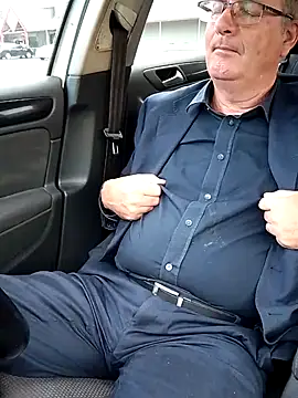 Snapshot of stiffandlubed@xh chatting on March 19, 2025, 9:05 pm stiffandlubedxh online show from March 19, 2025, 9:05 pm