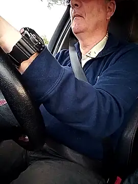 stiffandlubedxh online show from April 16, 2026, 9:26 pm