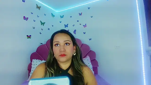 Snapshot of paula_brausin chatting on September 28, 2025, 4:56 pm paula brausin online show from September 28, 2025, 4:56 pm