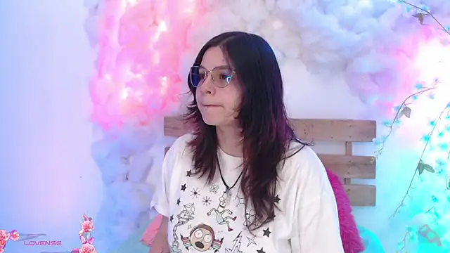 Snapshot of Mey_moon chatting on February 5, 2025, 9:18 pm Mey moon online show from February 5, 2025, 9:18 pm