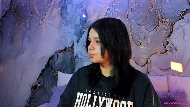 Snapshot of Mey_moon chatting on November 27, 2025, 11:51 pm Mey moon online show from November 27, 2025, 11:51 pm