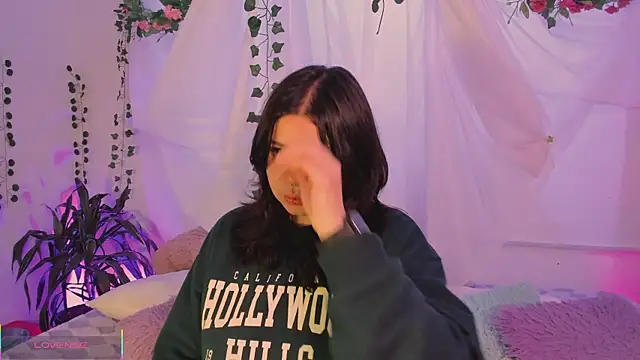 Snapshot of Mey_moon chatting on December 20, 2025, 3:57 am Mey moon online show from December 20, 2025, 3:57 am