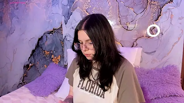 Snapshot of Mey_moon chatting on February 13, 2026, 3:46 am Mey moon online show from February 13, 2026, 3:46 am