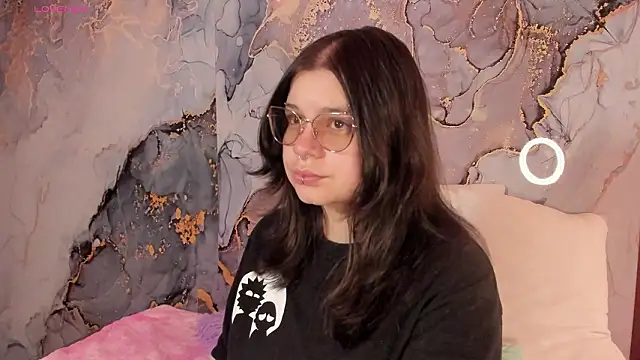 Snapshot of Mey_moon chatting on February 27, 2026, 4:23 am Mey moon online show from February 27, 2026, 4:23 am