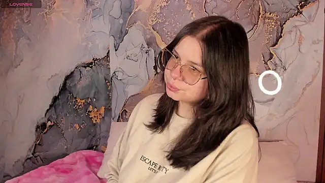 Snapshot of Mey_moon chatting on March 1, 2026, 5:42 am Mey moon online show from March 1, 2026, 5:42 am