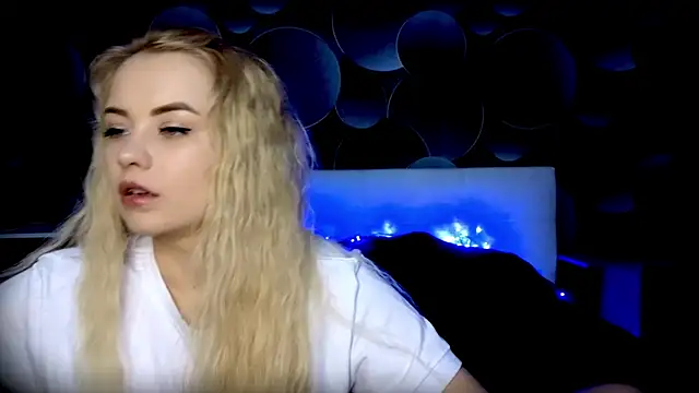 StephanieSweety online show from November 13, 2025, 12:15 pm