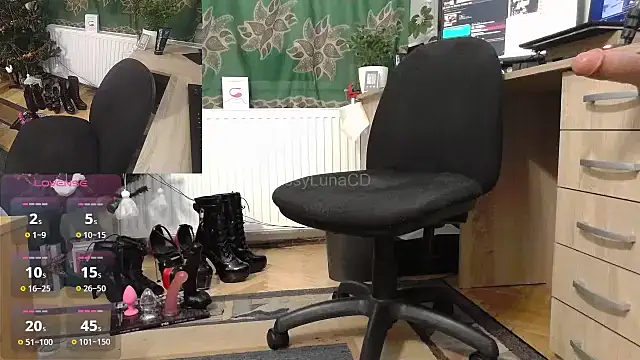 SissyLunaCD online show from January 8, 2025, 7:56 pm